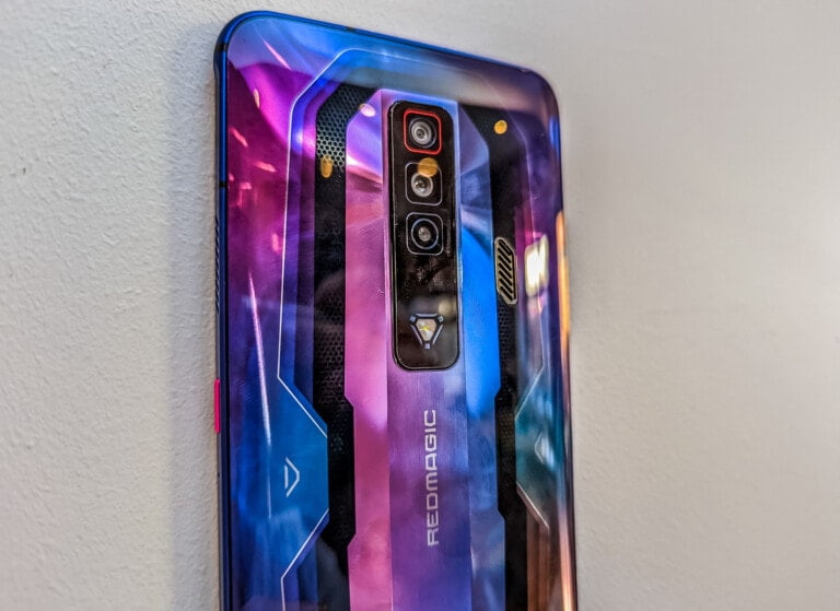 Redmagic 7 Review – Active cooling allows the Snapdragon 8 Gen 1 to sustain its performance longer than any other phone