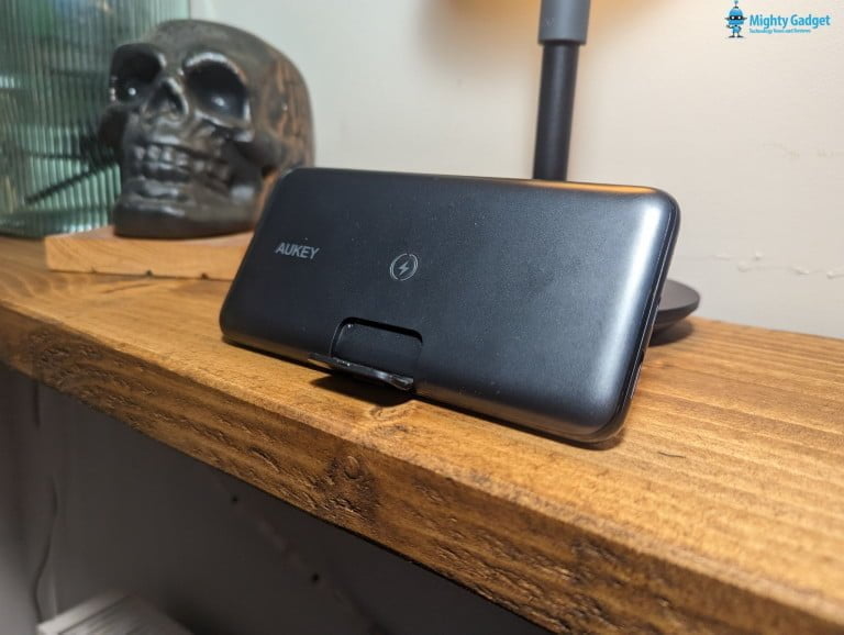Aukey Basix Pro PD Wireless Power Bank Charger Review [PB-WL02]