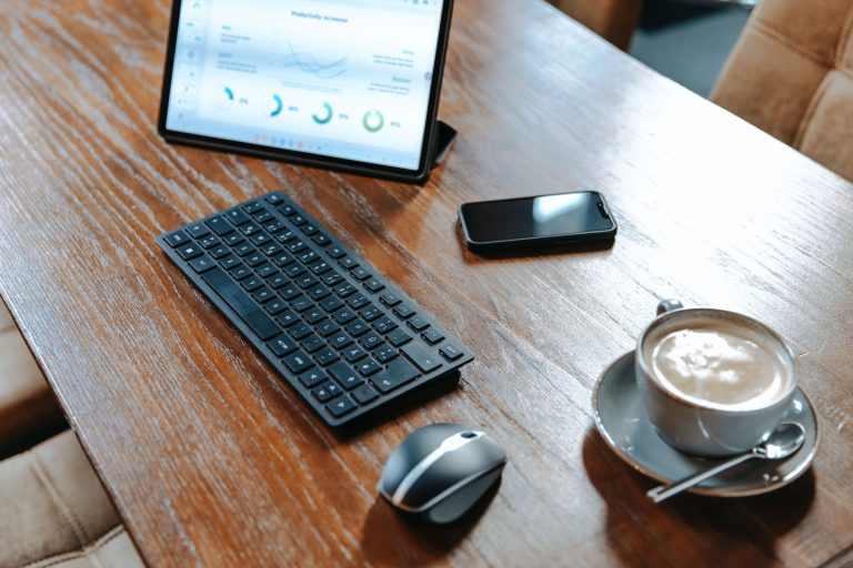 CHERRY KW 9200 MINI Compact Wireless Keyboard Announced – The perfect travel keyboard?