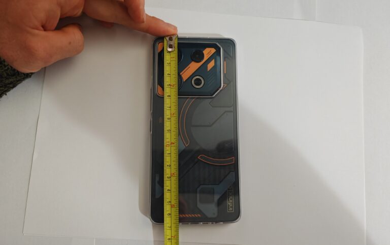 How do you measure an item in a photo?